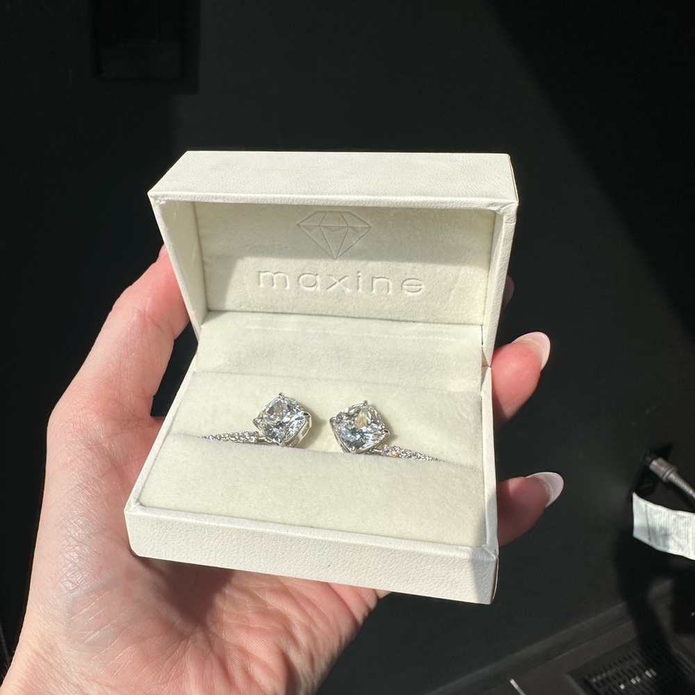 Exquisite Cushion Cut Women's Earrings In Sterling Silver